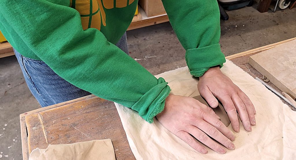 Creatieve workshop in Breda.
Werk met je handen. Voel de klei. 
Even uit je hoofd.